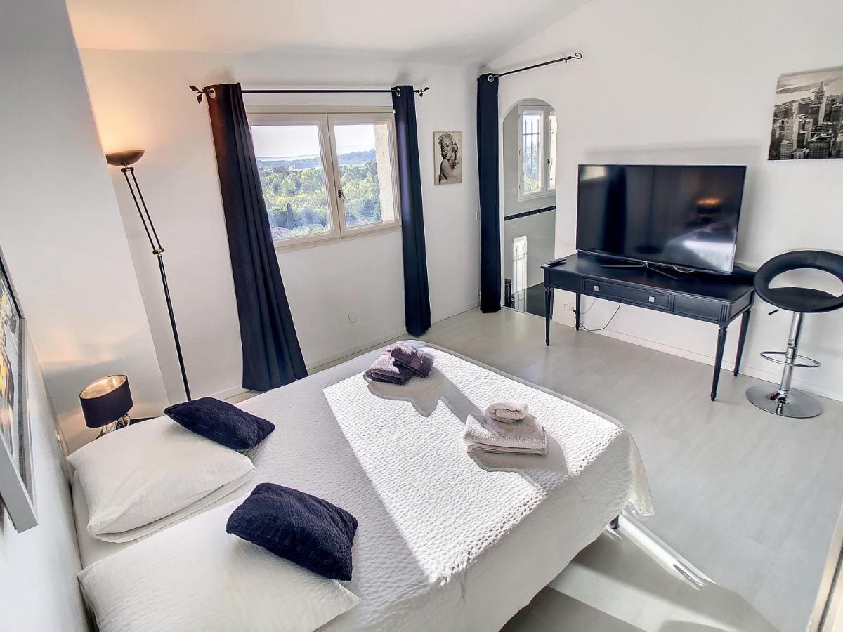 3 Bedrooms Villa Near Cannes - Pool & Jacuzzi - Sea View Mandelieu Exteriér fotografie