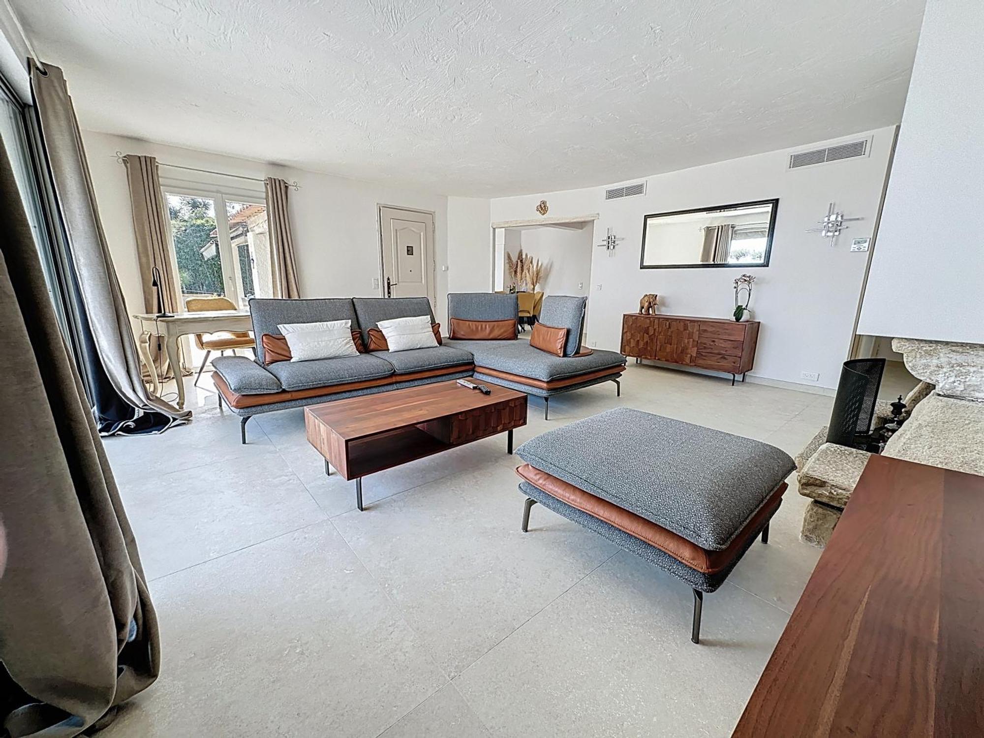 3 Bedrooms Villa Near Cannes - Pool & Jacuzzi - Sea View Mandelieu Exteriér fotografie
